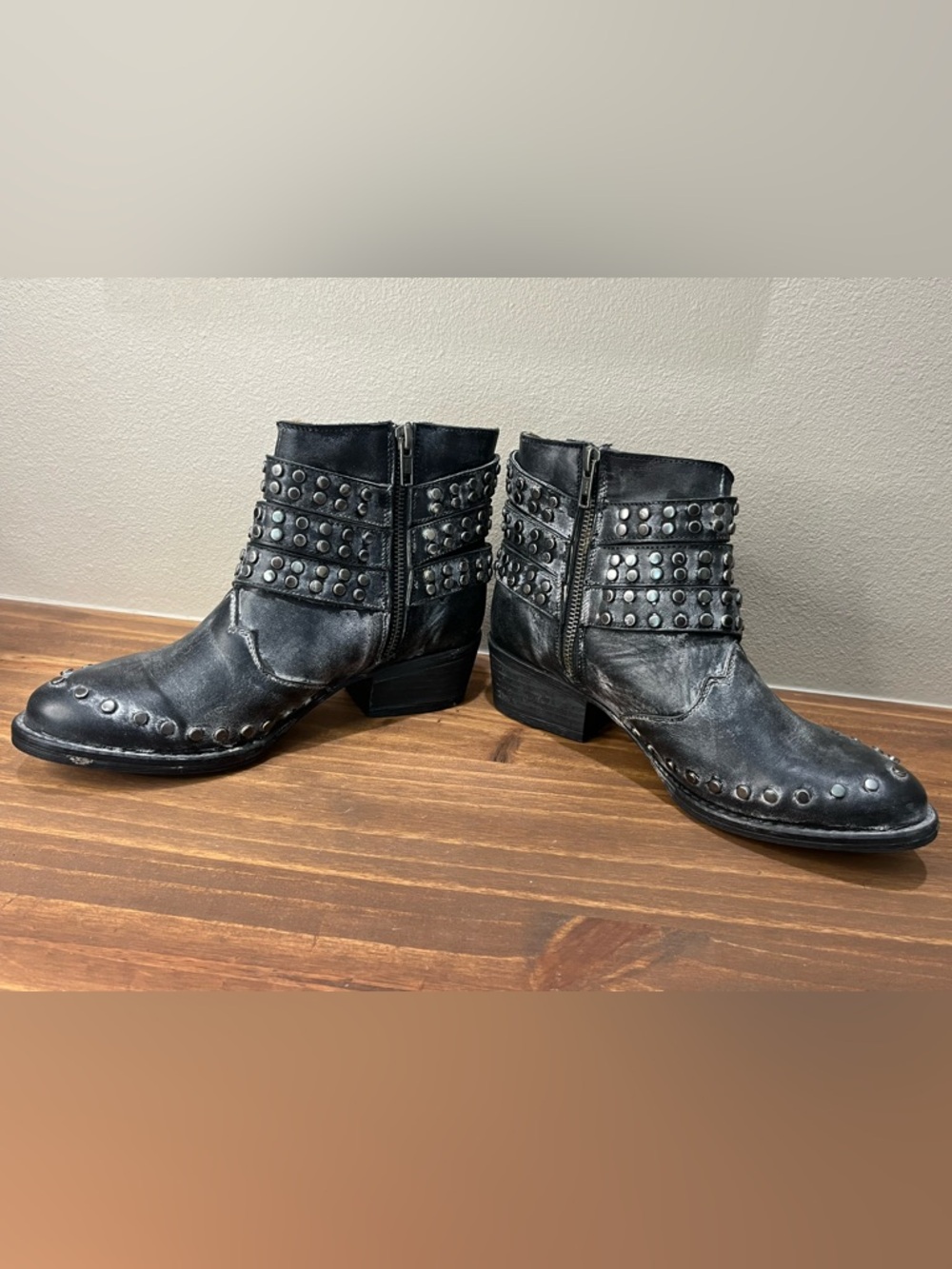 CIRCLE G BLACK Distressed  MOTO Leather Studded Booties SZ 8 MADE IN MEXICO EUC - Picture 8 of 10